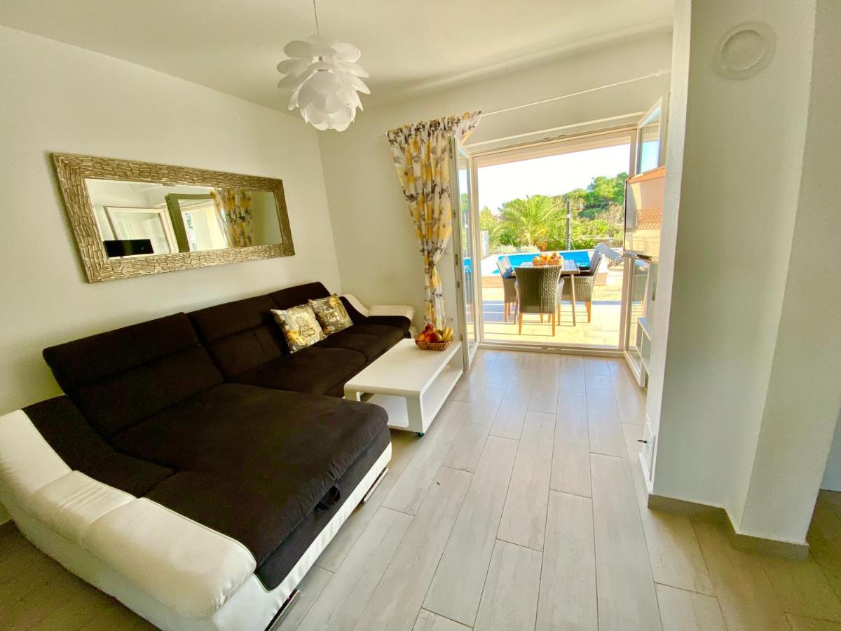 Villa Island Vir With Pool Esterno foto